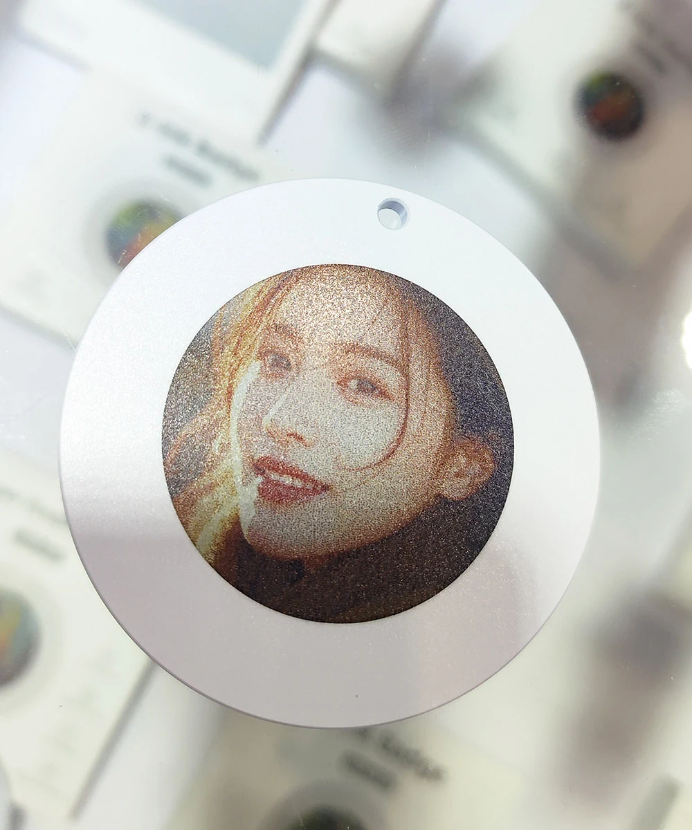 Canvas 1.69 Round: 1.69-inch round display sample photograph.